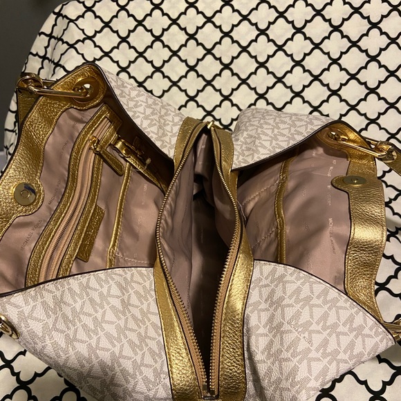 Authentic signature Michael Kors bag - Picture 5 of 10